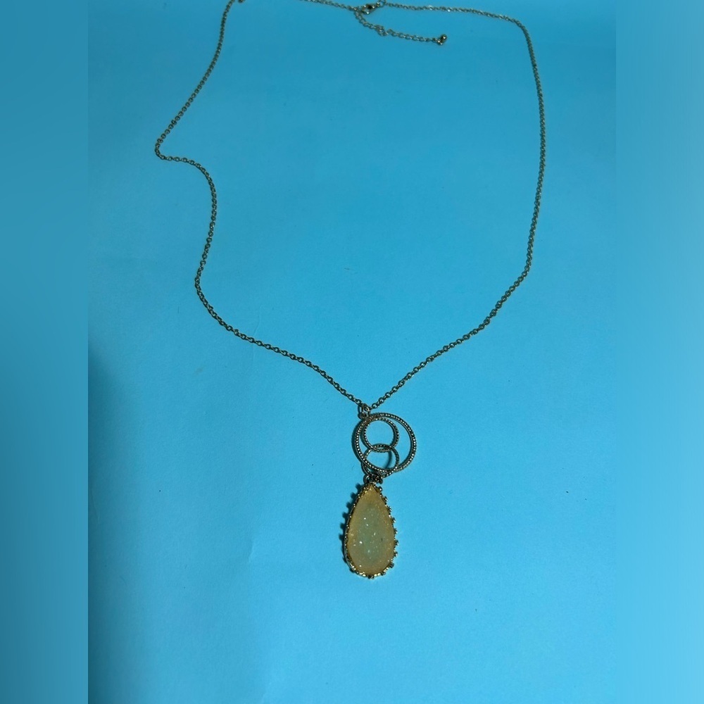 Pretty Necklace - Picture 2 of 2